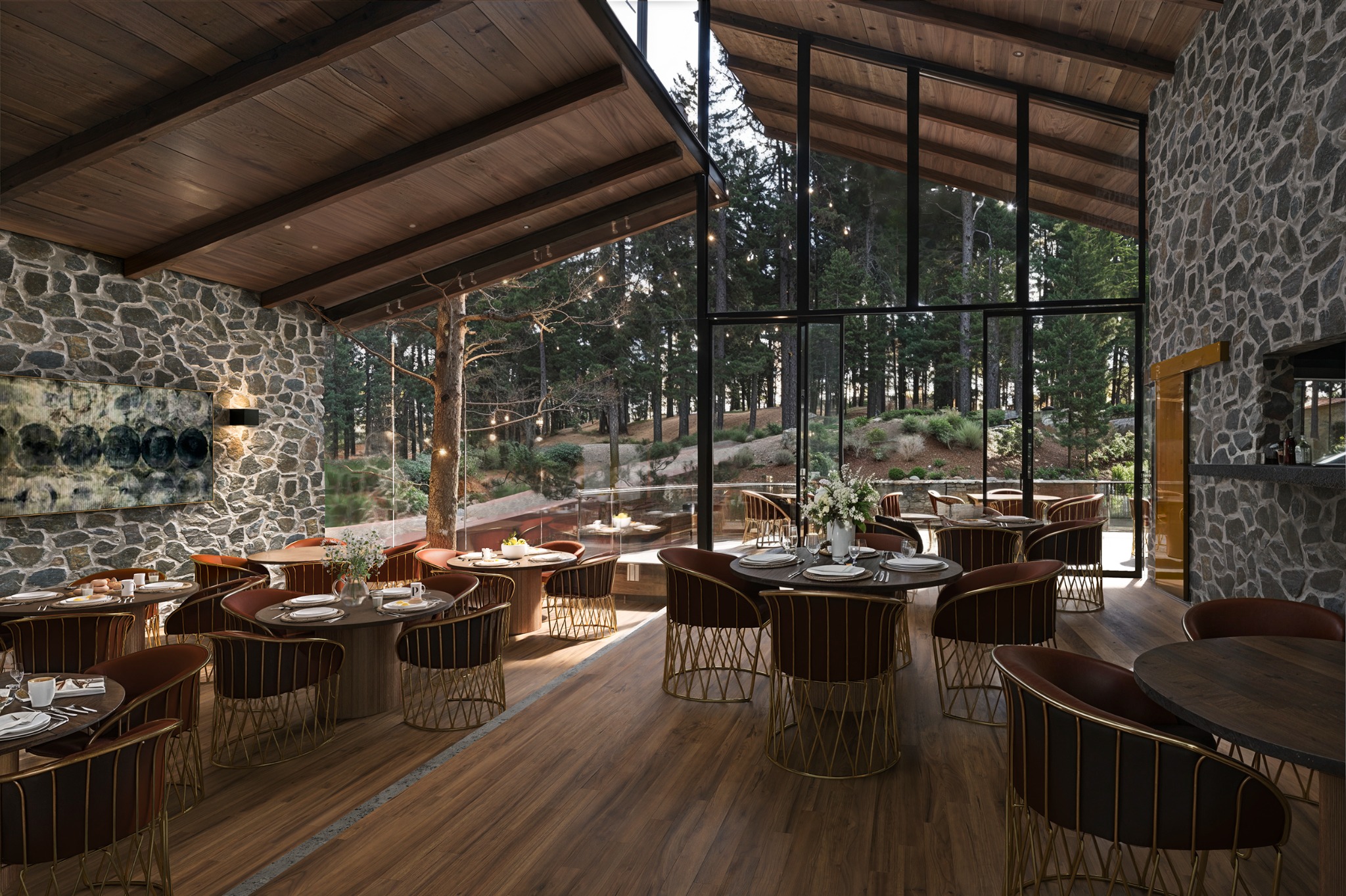 Casa Club Ávalon — comedor y relación con el bosque